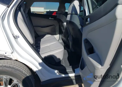 2019 Hyundai Tucson Value z USA, uszkodzony, nr VIN KM8J33A47KU998704